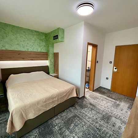 Hotel Brkic Sarajevo Airport - Free Parking المظهر الخارجي الصورة
