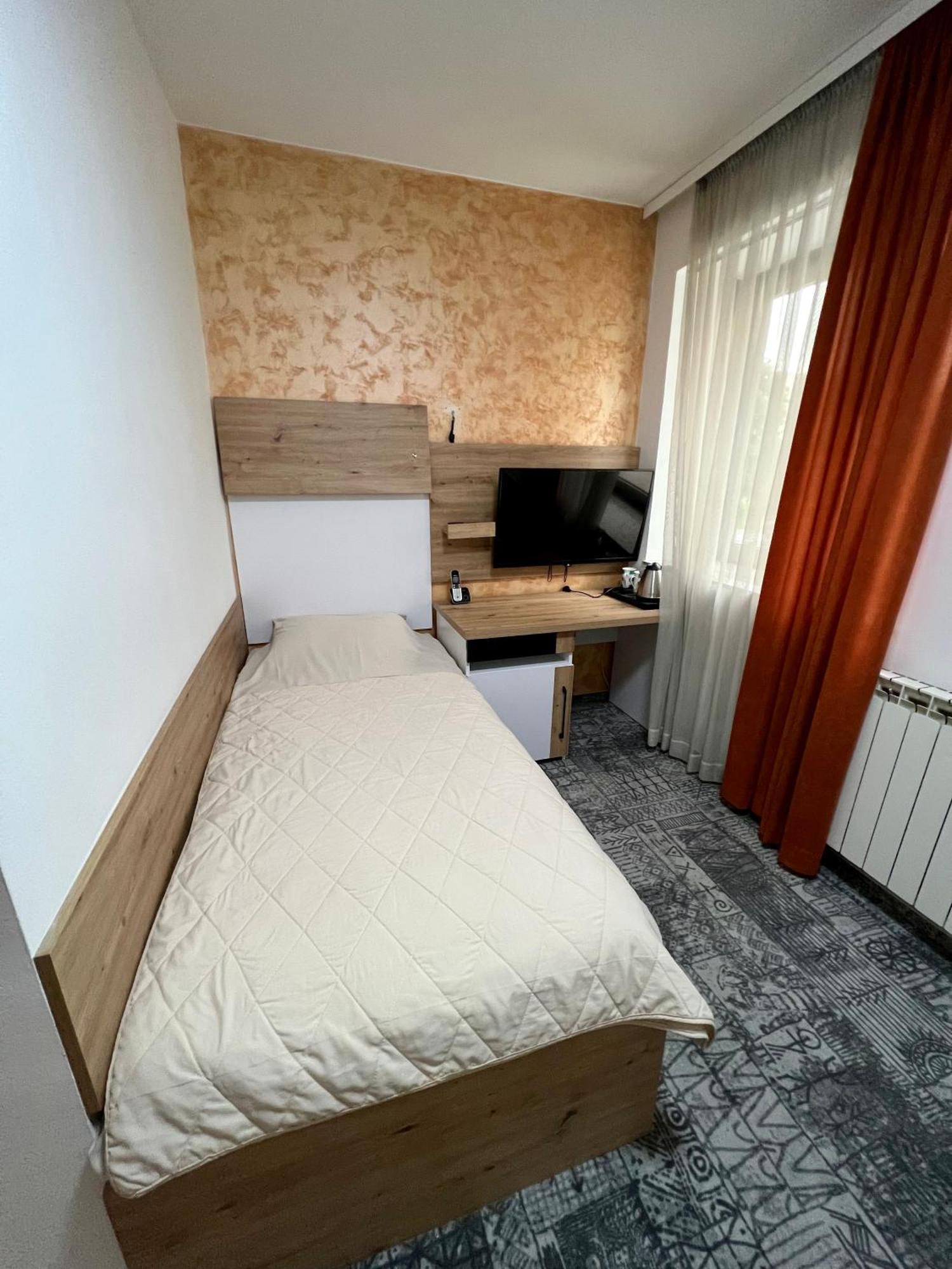 Hotel Brkic Sarajevo Airport - Free Parking المظهر الخارجي الصورة
