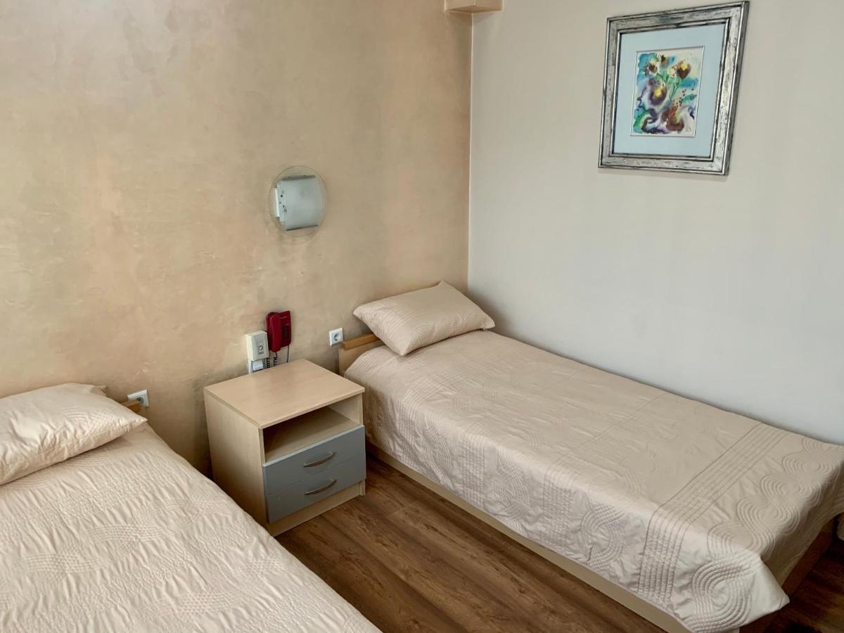 Hotel Brkic Sarajevo Airport - Free Parking المظهر الخارجي الصورة